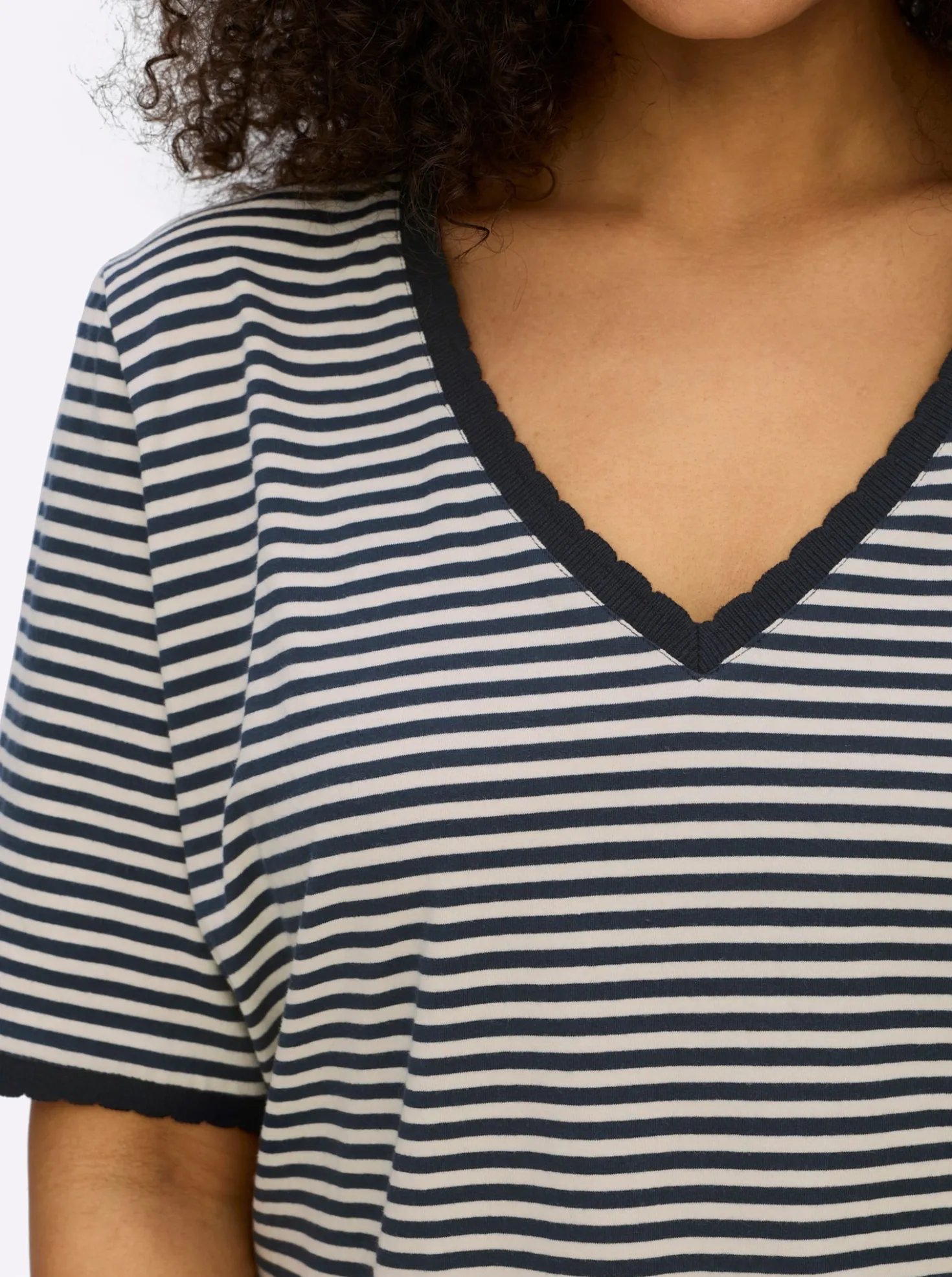 Ringelshirt mit Ajour-Strickband