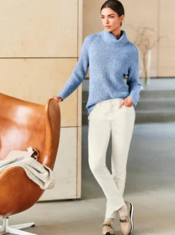 Rollkragenpullover mit aufwendigem Strickmuster