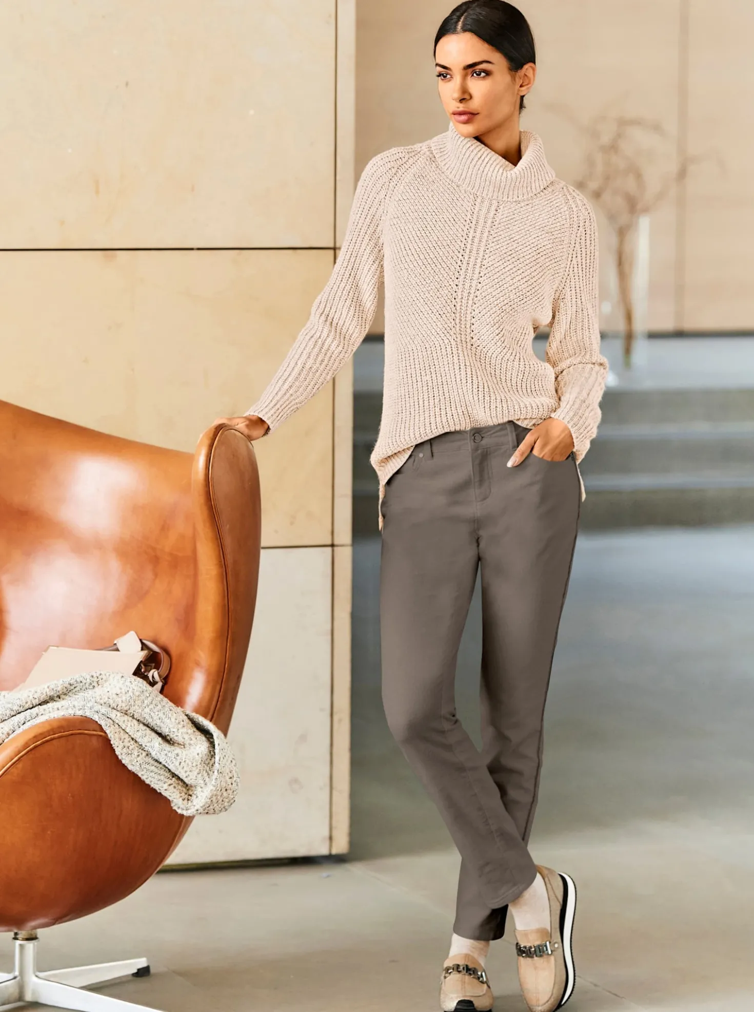 Rollkragenpullover mit aufwendigem Strickmuster