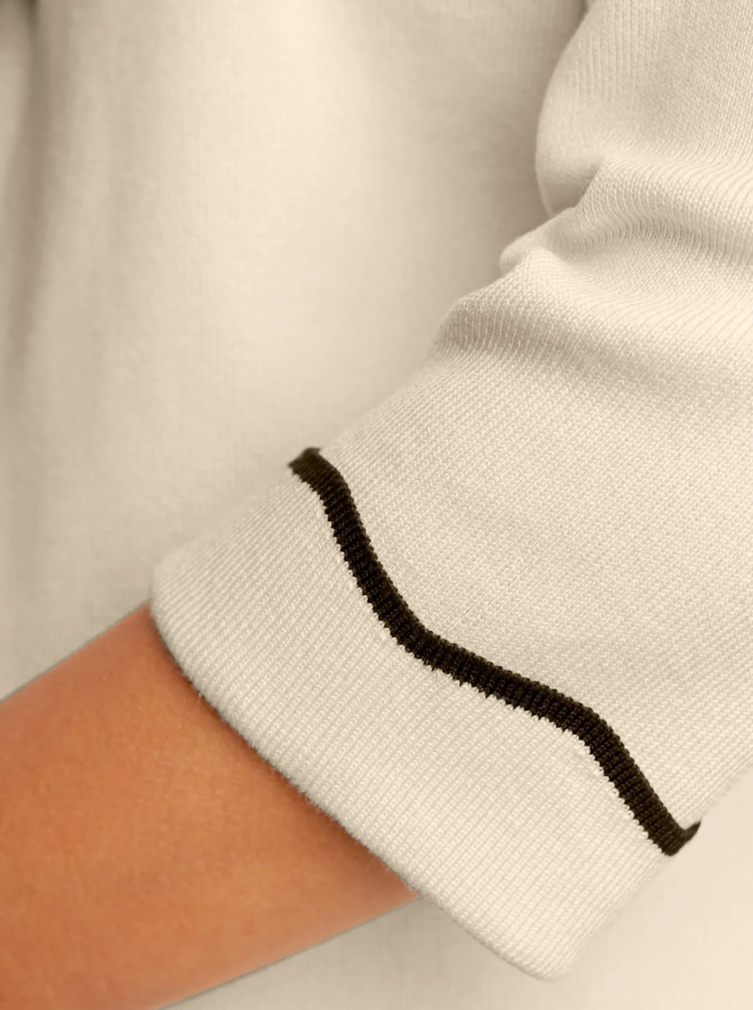 Rollkragenpullover mit gewellte Abschlüssen