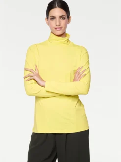 Rollkragenshirt in figurbetonter Form