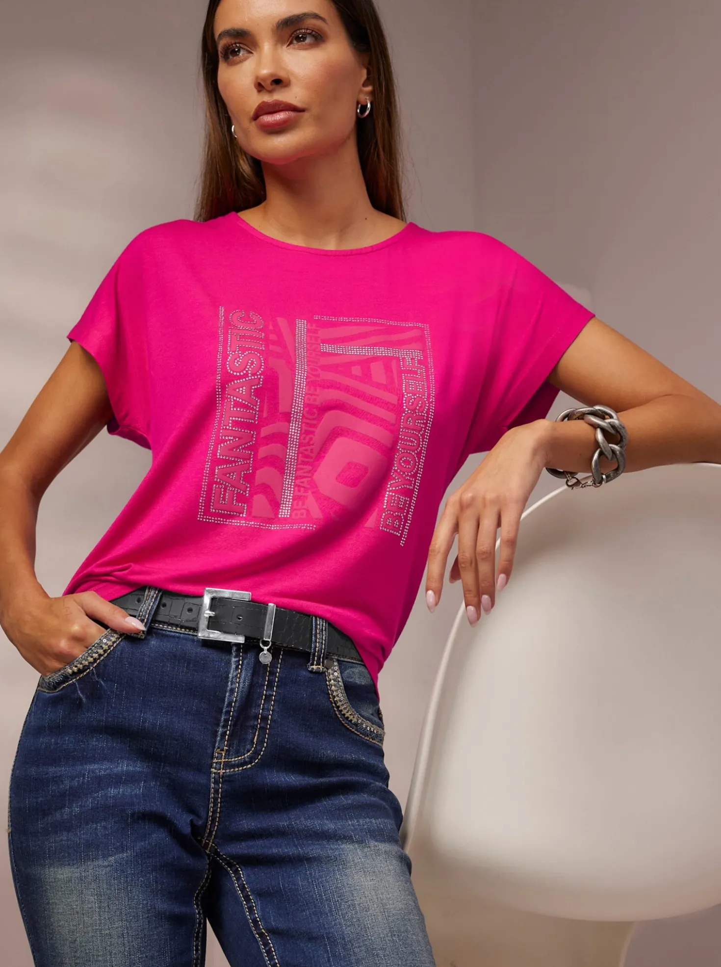 Rundhalsshirt mit Glitzersteinchen