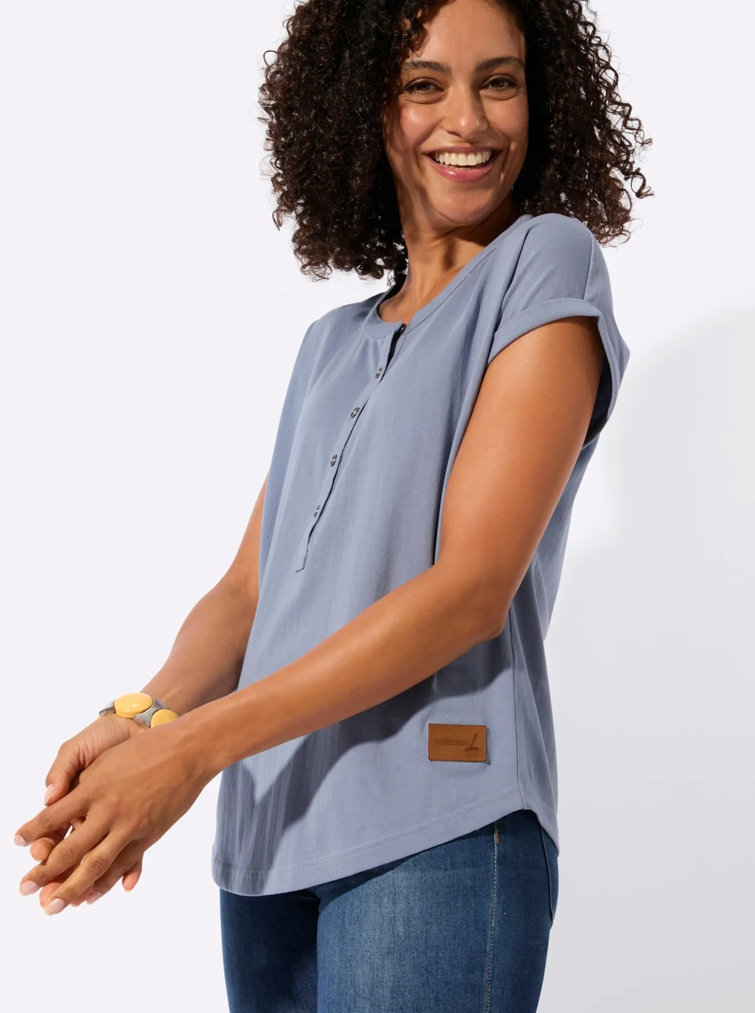 Rundhalsshirt mit Knopfleiste