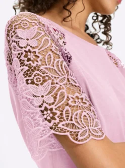 Rundhalsshirt mit Spitze