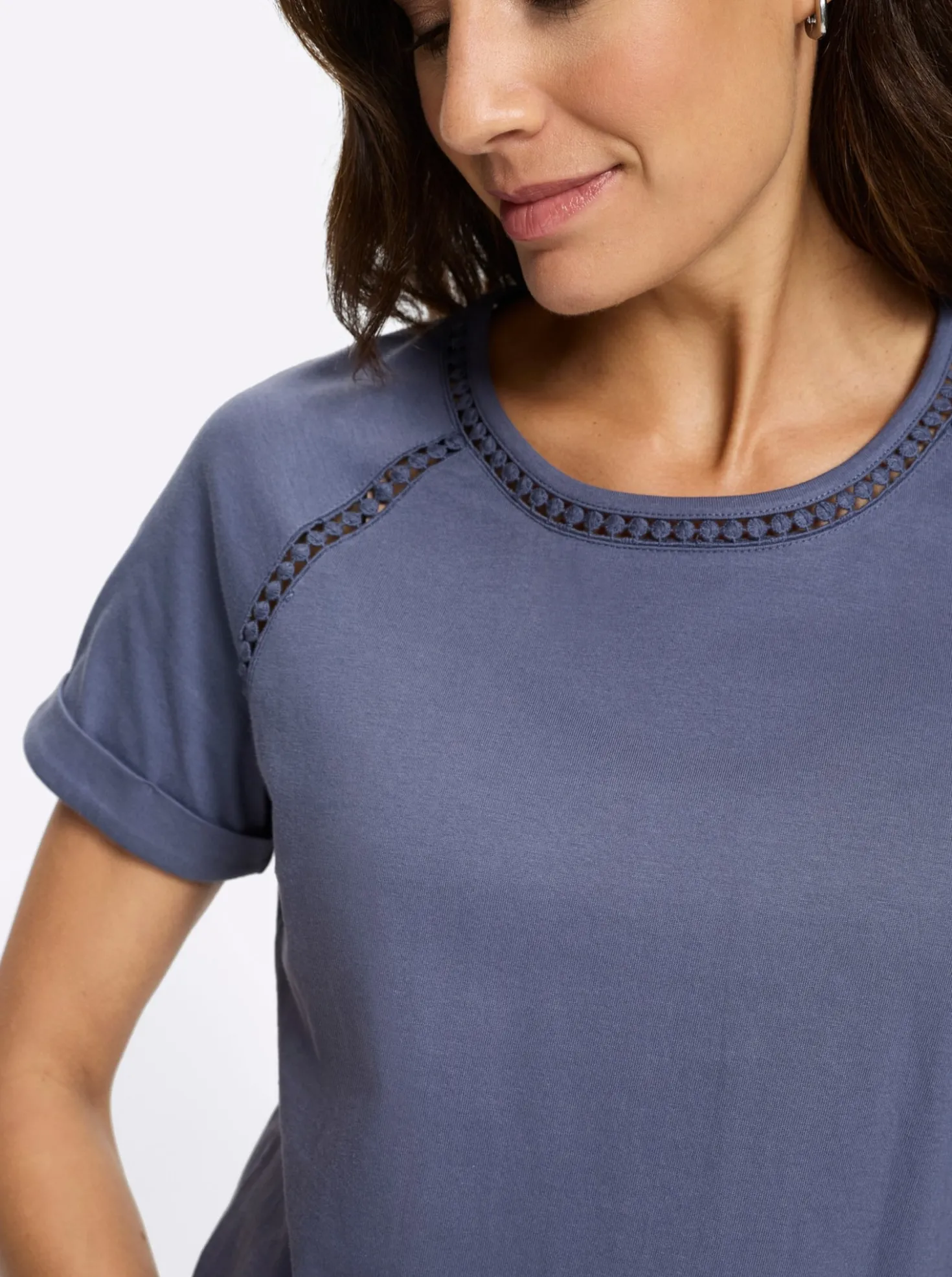 Rundhalsshirt mit Spitzenborte