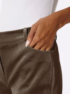 Samthose in weicher Qualität