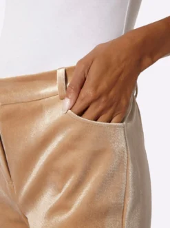 Samthose in weicher Qualität