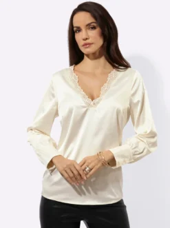Satinbluse mit Spitze am Ausschnitt