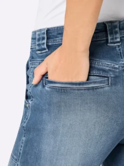 Schlagjeans mit leichter Waschung