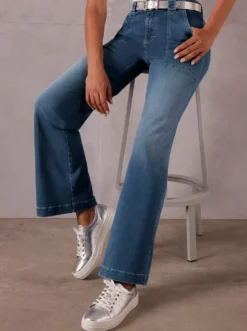 Schlagjeans mit leichter Waschung