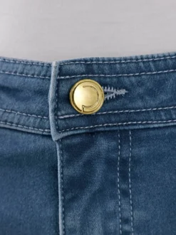 Schlagjeans mit leichter Waschung