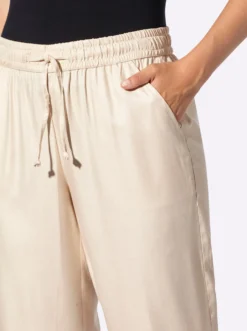 Schlupfhose in strukturierter Qualität