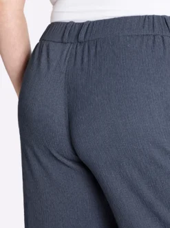 Schlupfhose in weiter Form