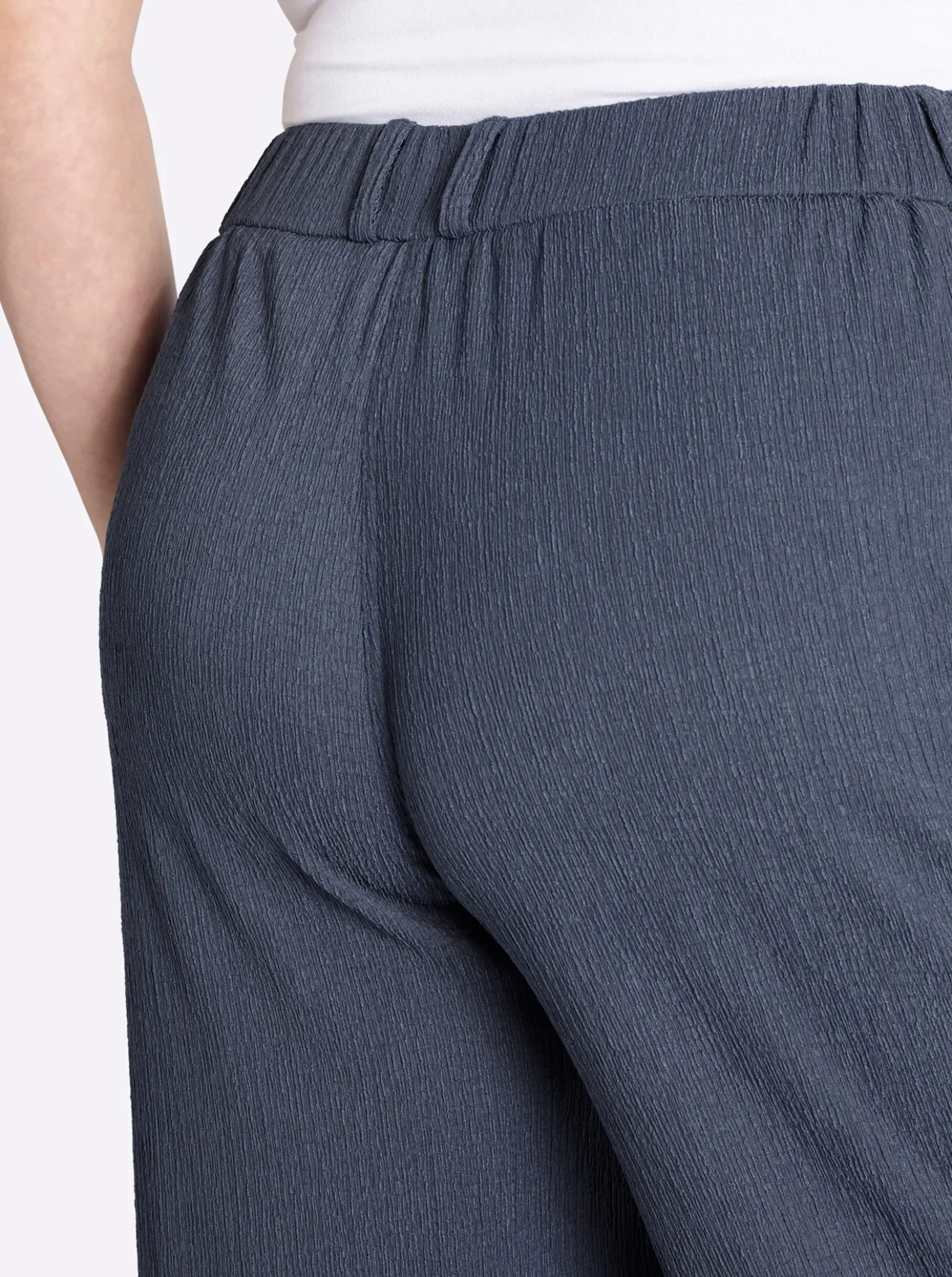 Schlupfhose in weiter Form