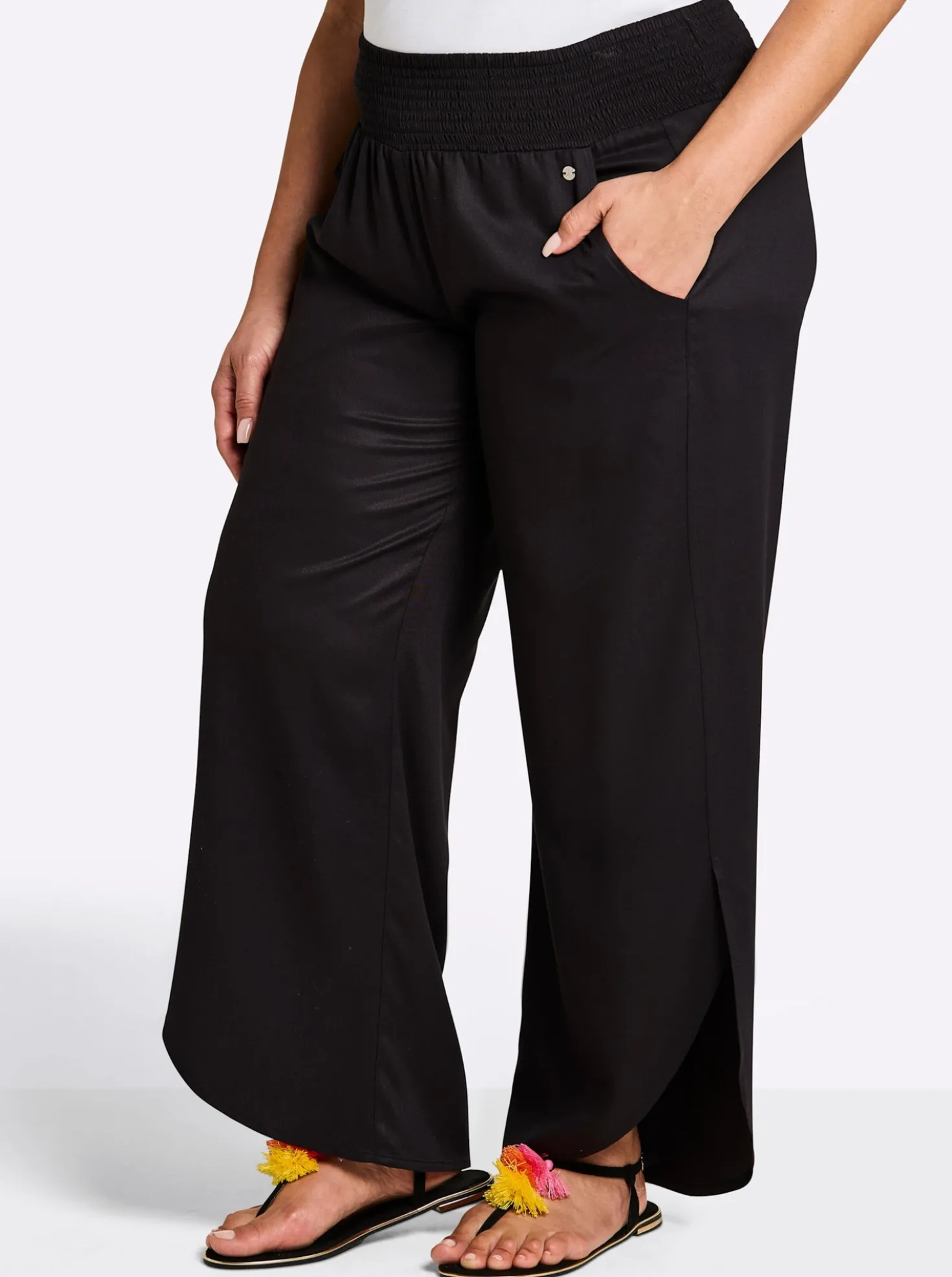 Schlupfhose mit asymmetrischem Saum