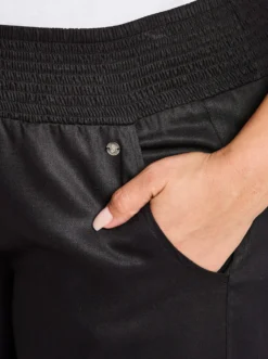 Schlupfhose mit asymmetrischem Saum
