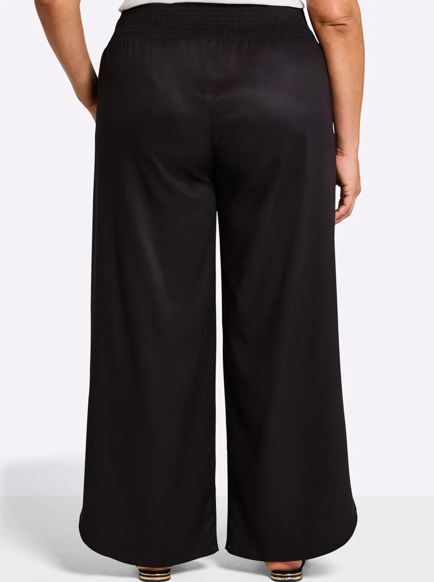 Schlupfhose mit asymmetrischem Saum