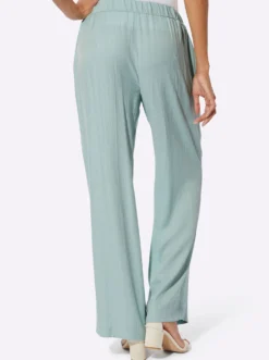 Schlupfhose mit modisch weiten Beinen