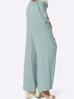 Schlupfhose mit modisch weiten Beinen