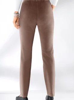 Schlupfhose mit optisch streckender Ziernaht