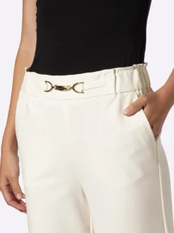 Schlupfhose mit Schmuckschließe