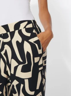 Schlupfhose mit seitlichen Taschen