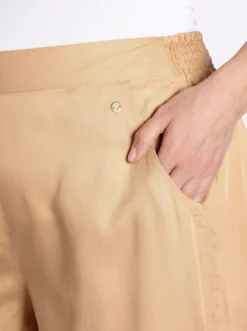 Schlupfhose mit Smokbund hinten