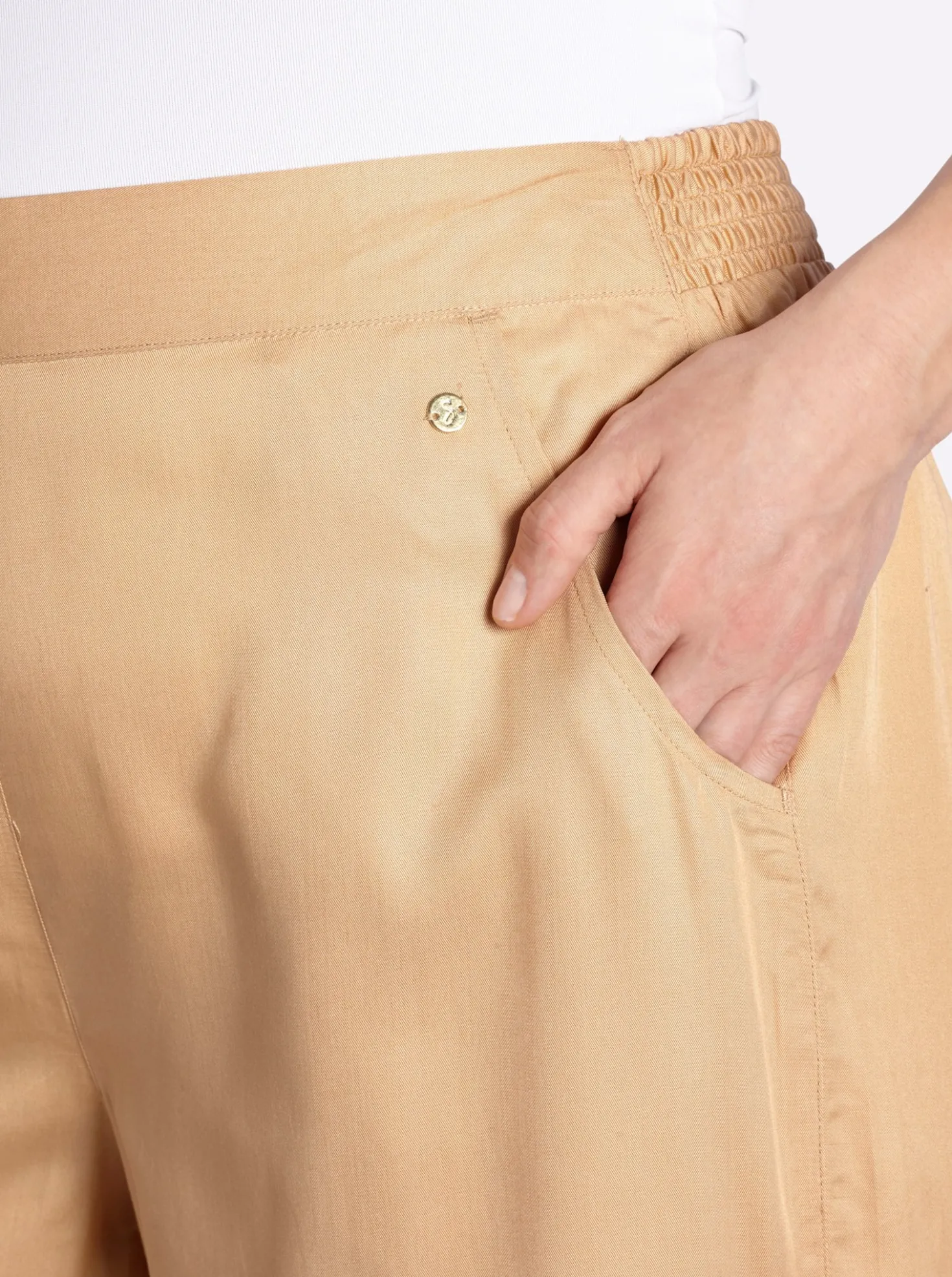 Schlupfhose mit Smokbund hinten