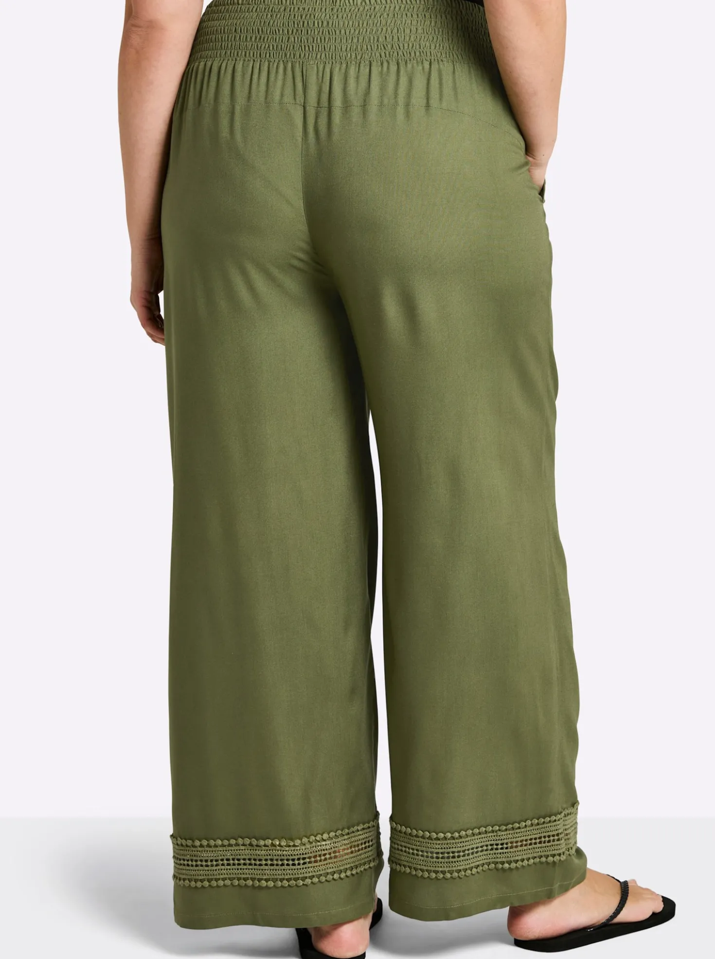 Schlupfhose mit Spitze am Saum