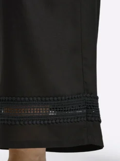 Schlupfhose mit Spitze am Saum
