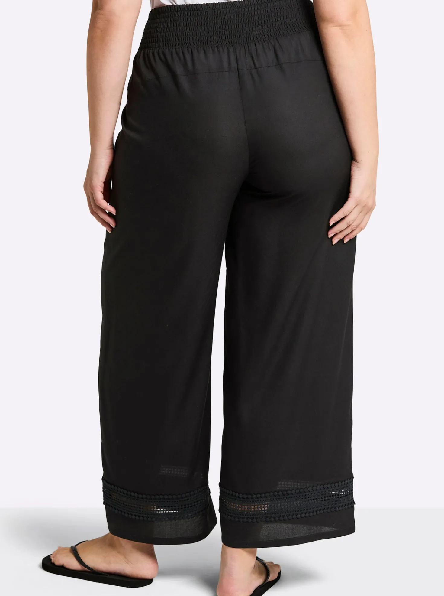 Schlupfhose mit Spitze am Saum