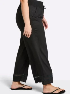 Schlupfhose mit Spitze am Saum