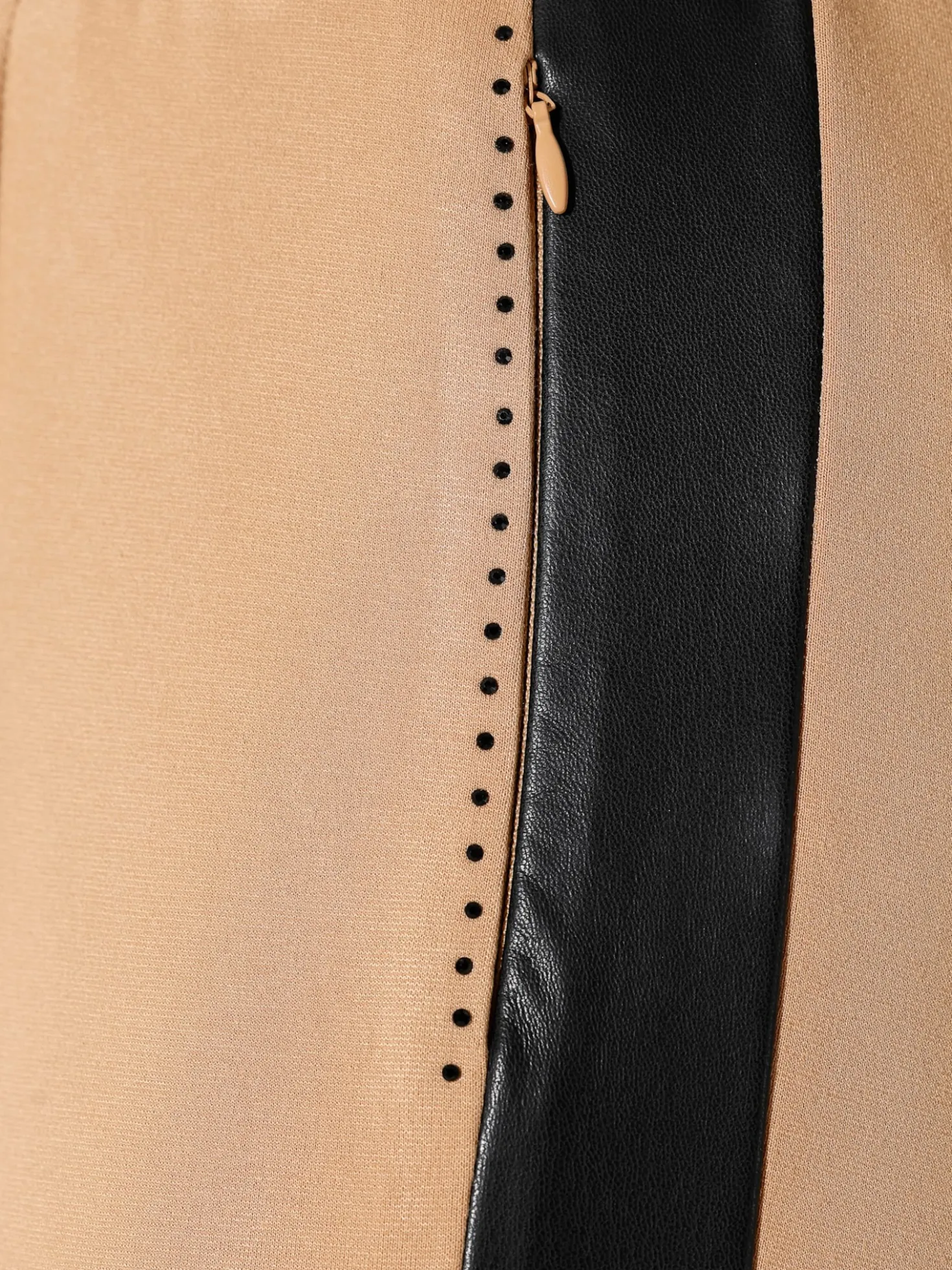 Schlupfhose mit Streifen in Leder-Optik