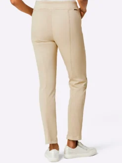 Schlupfjeans mit Längsnähten