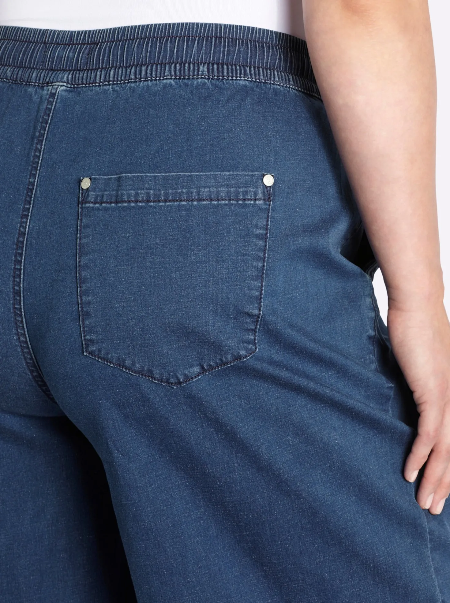 Schlupfjeans mit weitem Bein und Bindeband