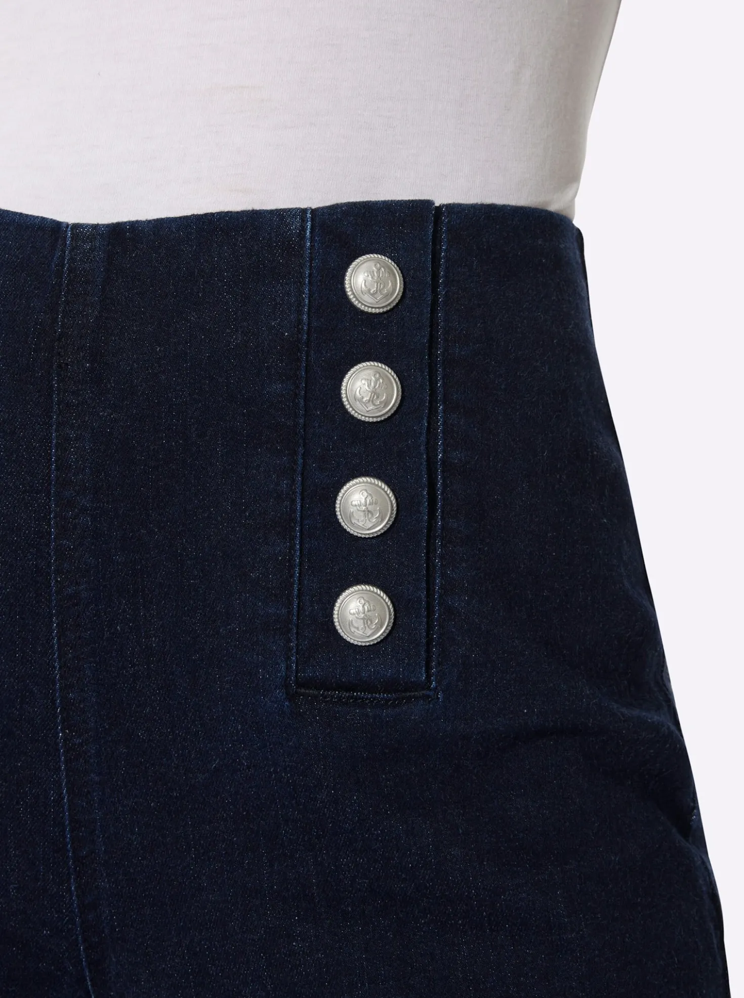 Schlupfjeans mit weiten Beinen