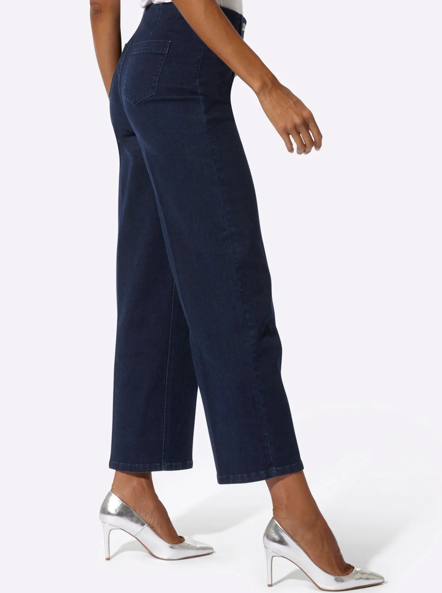 Schlupfjeans mit weiten Beinen