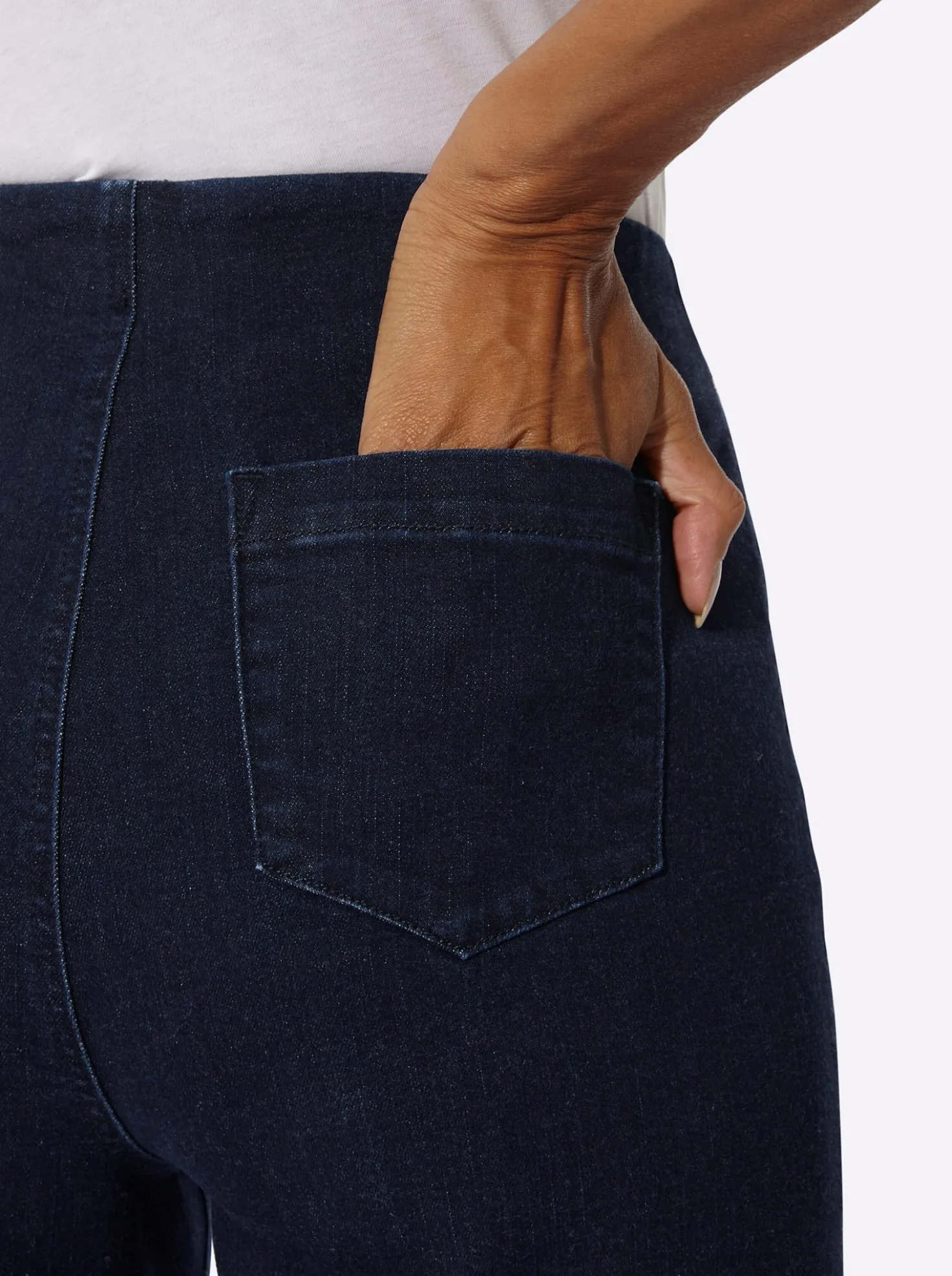 Schlupfjeans mit weiten Beinen