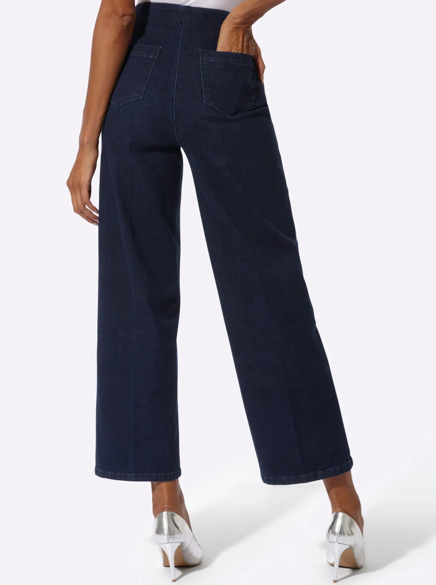 Schlupfjeans mit weiten Beinen