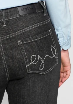 Shaping-Jeans in gerader Form