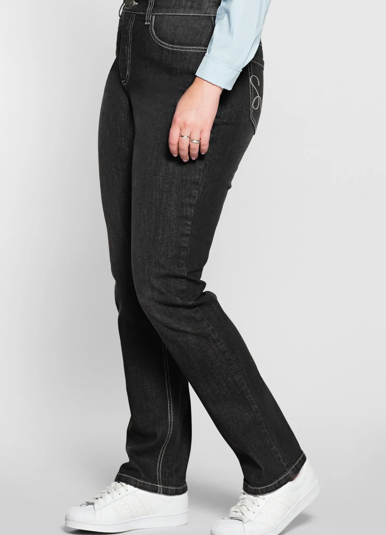 Shaping-Jeans in gerader Form