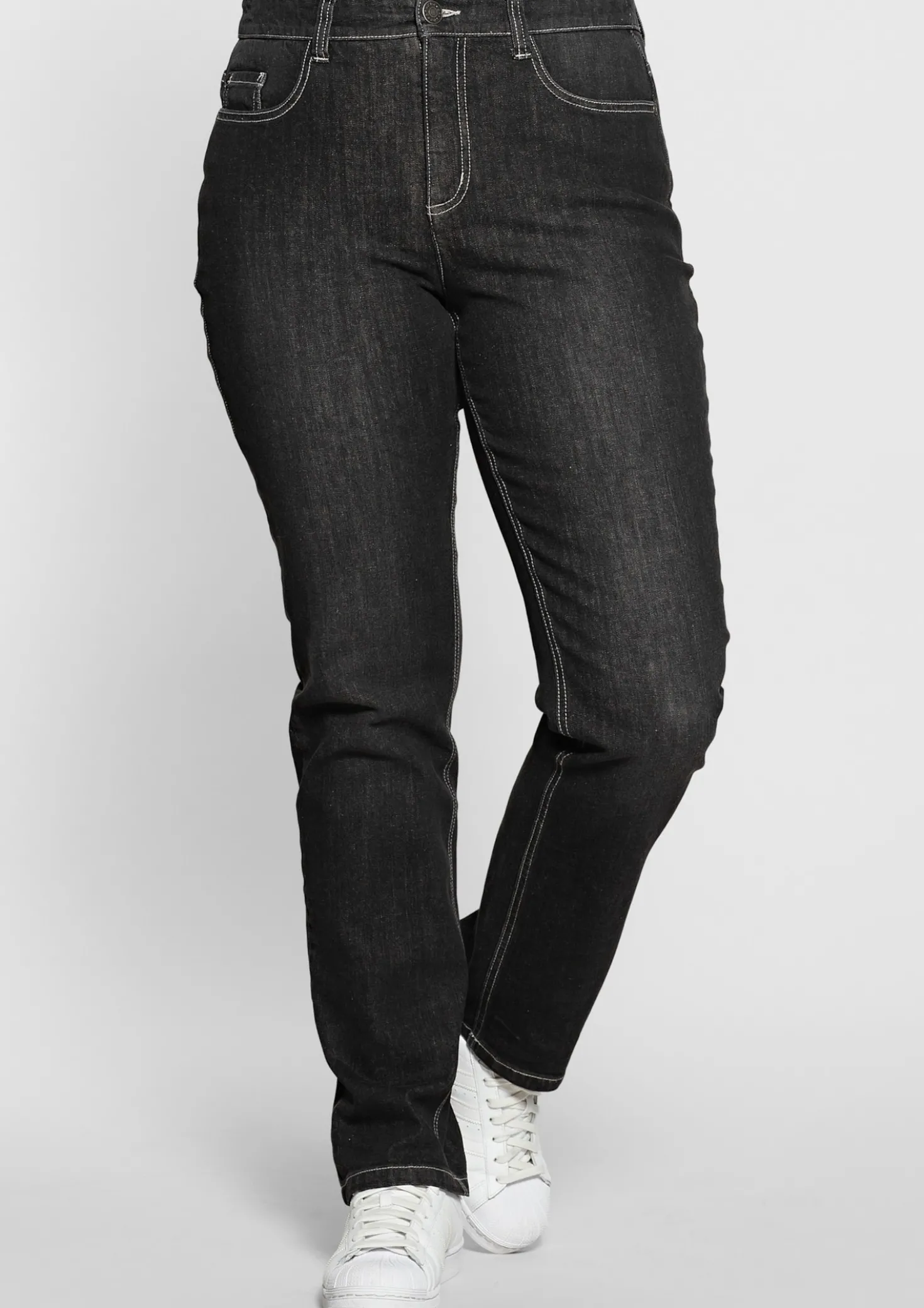 Shaping-Jeans in gerader Form