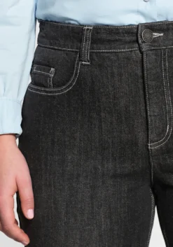 Shaping-Jeans in gerader Form