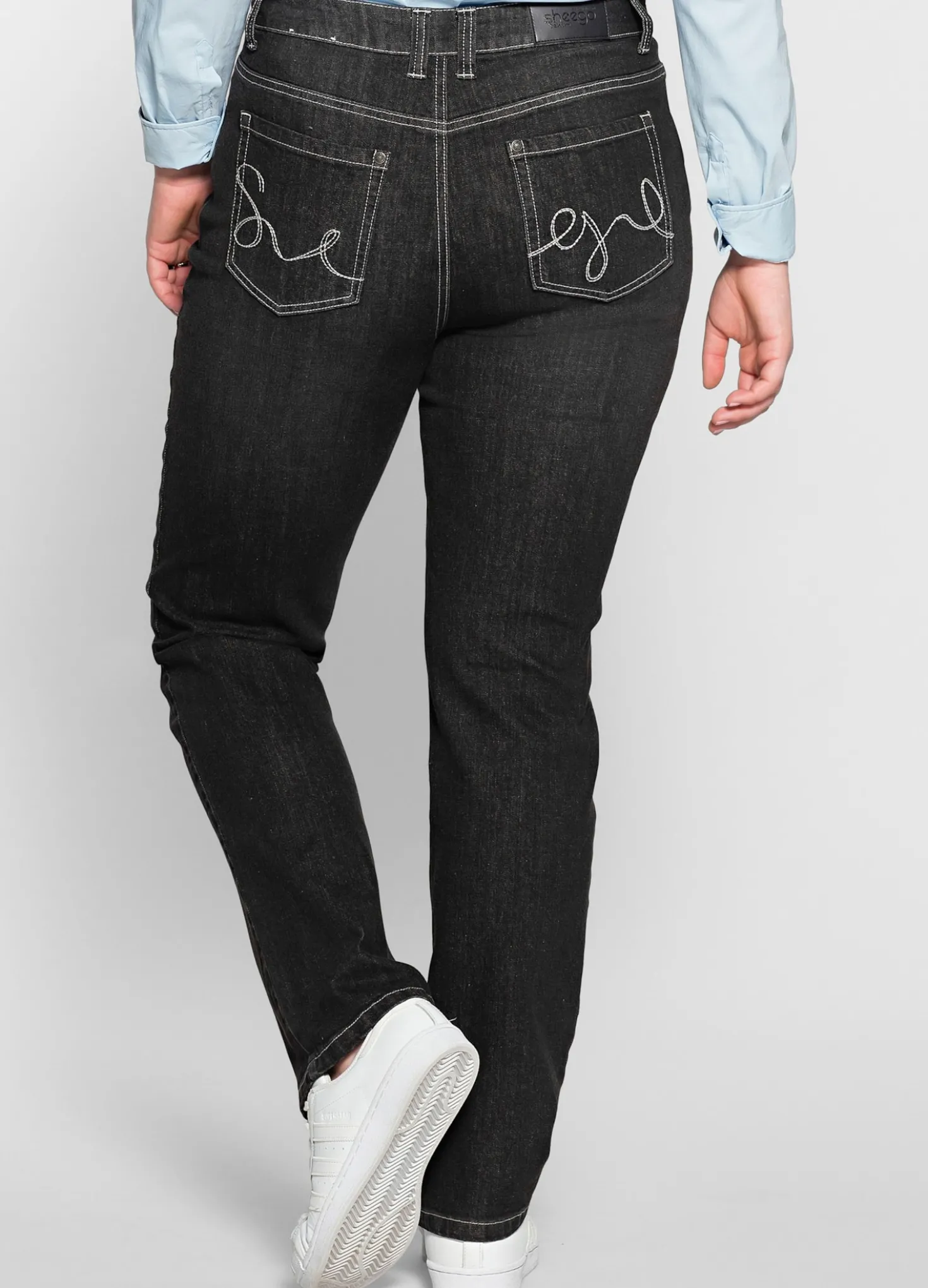 Shaping-Jeans in gerader Form