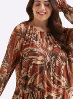 Shirt aus Mesh, mit Schmetterlingsprint