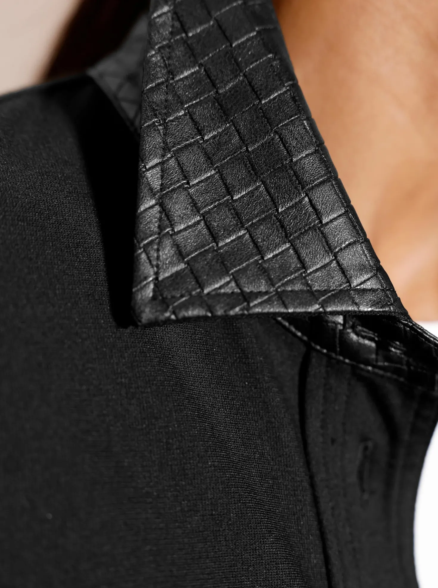 Shirtjacke mit seitlichem Riegel in Flecht-Optik