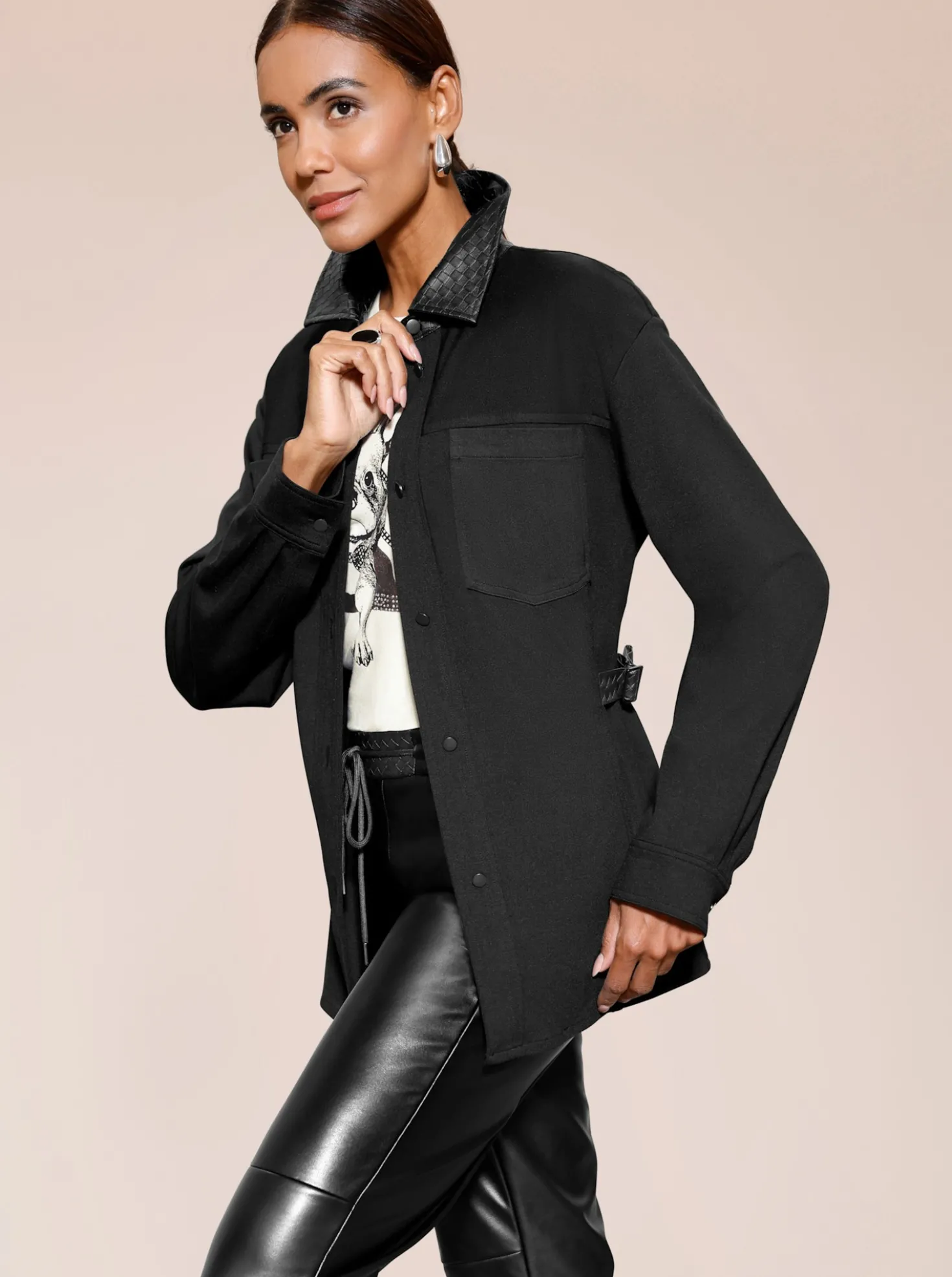 Shirtjacke mit seitlichem Riegel in Flecht-Optik