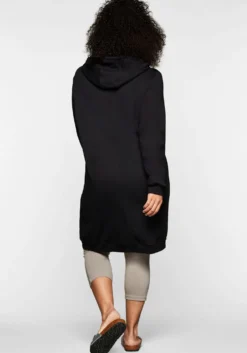 Shirtkleid mit Kapuze und Kängurutasche