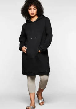 Shirtkleid mit Kapuze und Kängurutasche
