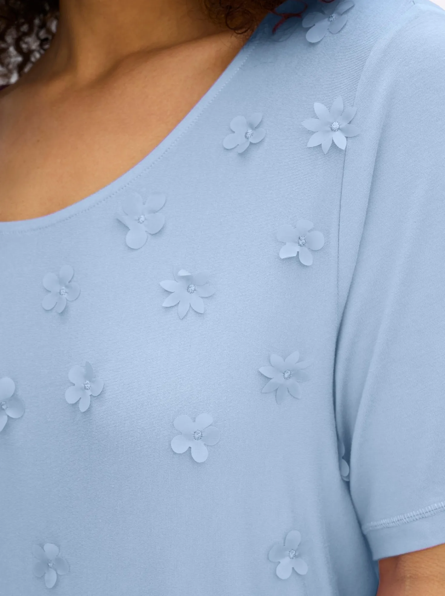 Shirt mit 3D-Blütenapplikationen